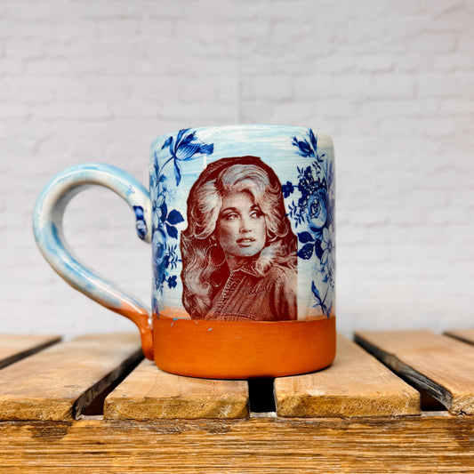 LOVE LIKE DOLLY MUG